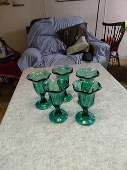 Green parfait and sundae glasses              glasses