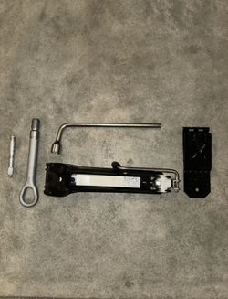 2010-2020 MERCEDES A 0 0 0 5 8 4 5 3 0 7 EMERGENCY JACK WITH TOW HOOK AND WRENCH SET OEM