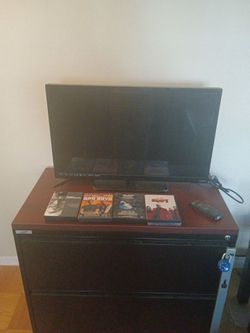 Vizio 40inch TV with 8 movies