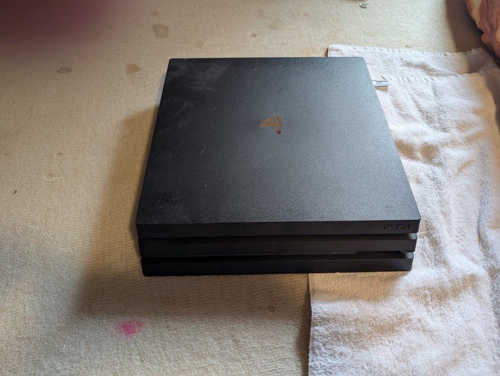 PlayStation 4 Pro Wires Or Controller Works