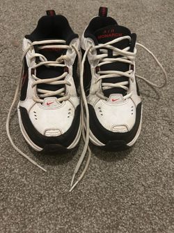 Men’s size 8 Nike tennis shoes