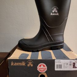 Brand New Kamik Winter Stomp Rubber Boot with a Sturdy Tread - Size 6 