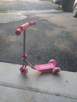 Razor Jr. Kids 3-Wheel Scooter Pink