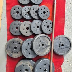 1" HOLE  PLASTIC. WEIGHTS.  2-15s. 4-10s. 4-3.7s. 6-2.5s.  4' BAR  TOTAL 100LBs.        ALSO 70LBs. Extra  3rd pic
11525 S HALSTED DUNKIN DONUTS/
7111