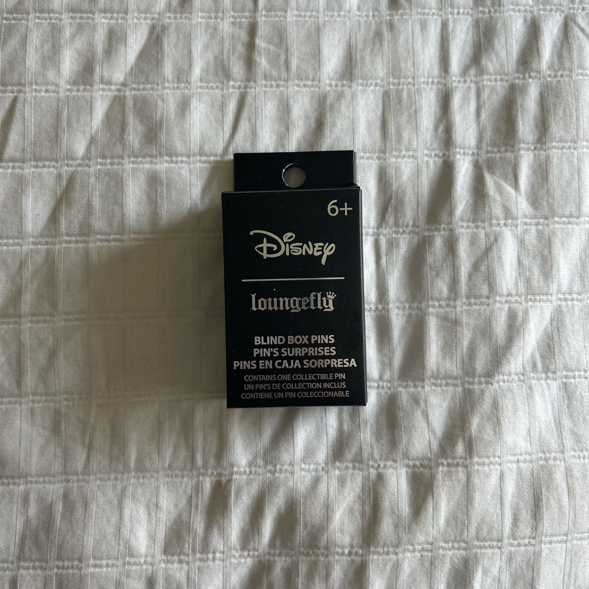 disney loungefly blind box pin — multicolored.