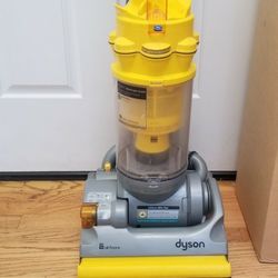 NEW cond DYSON AII FLOOR VACUUM WITH COMPLETE ATTACHMENTS  , AMAZING POWER SUCTION  , WORKS EXCELLENT  , IN THE BOX 