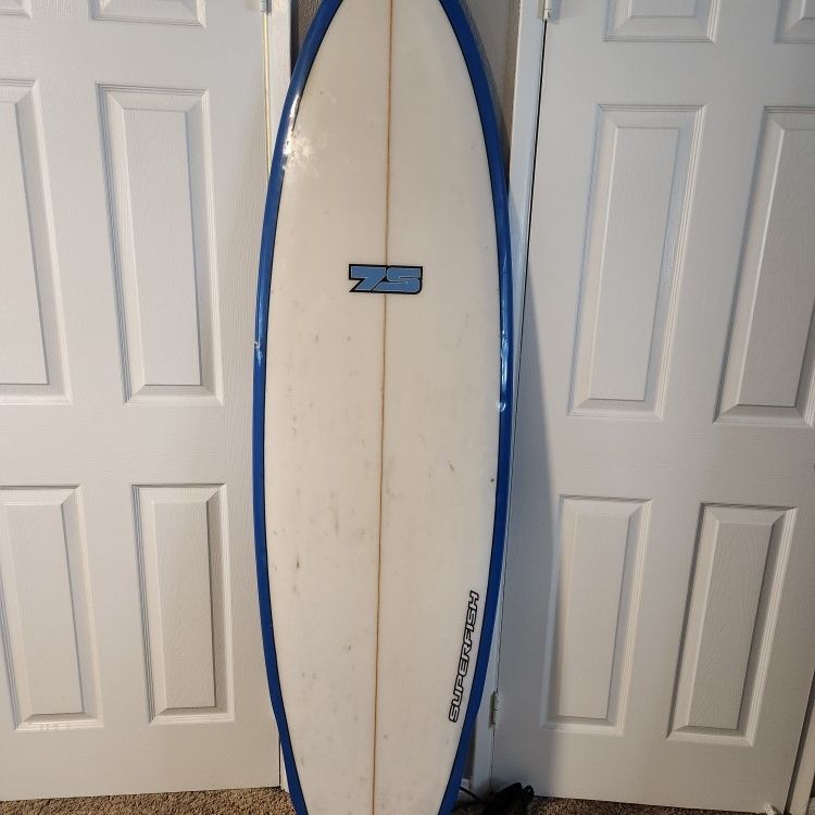 7S SUPER FISH SURFBOARD WITH 4 FINS AND LEASH 6'3 for Sale in San