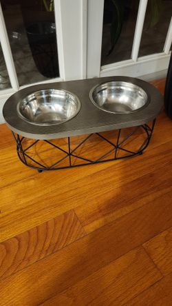 Raised dog bowls