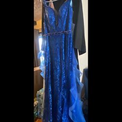 This Is A Beautiful Prom Dress Royal Blue Large. (DONT ASK FOR MY NUMBER) 