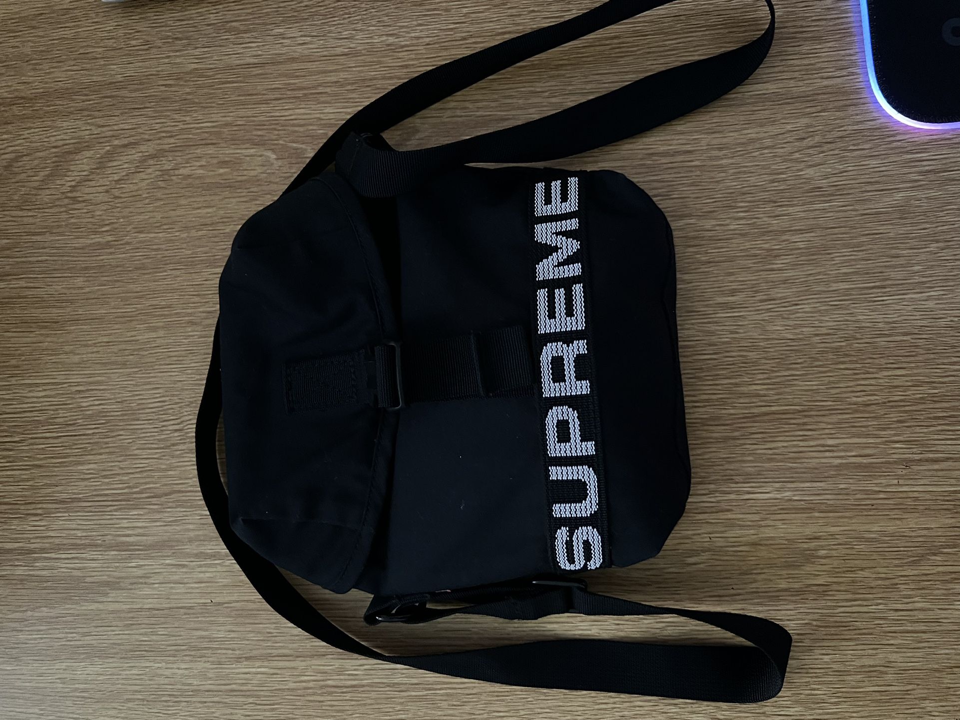 Supreme Crossbody Bag (Red, Black and Beige) for Sale in Petersburg, VA -  OfferUp