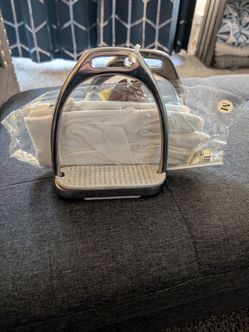 Horse Riding Stirrup Irons with Treads