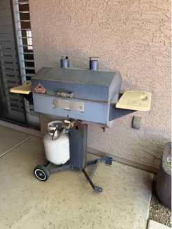 The Holland Grill Classic Propane Grill