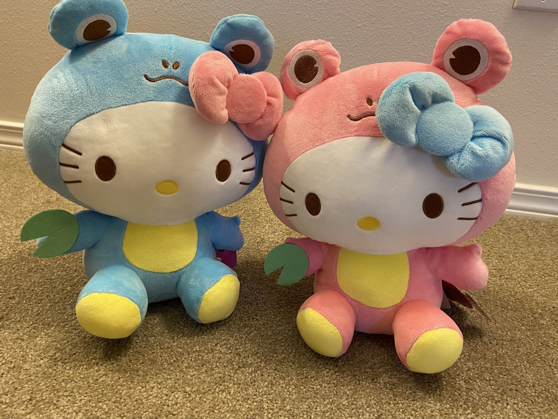 NEW Hello Kitty in Pink Frog Suit Costume 11 by Sanrio Plush (set of 2)  for Sale in Seattle, WA - OfferUp