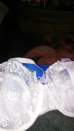 Brand new white lace bra 40dd
