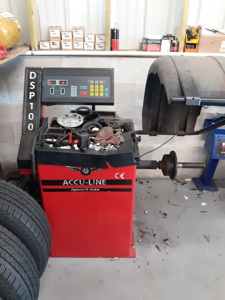 Acculine tire changer tcx 400 and a accu-line wheel balancer DSP 100