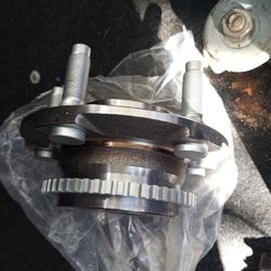 Brand New Wheel Bearing Hubs