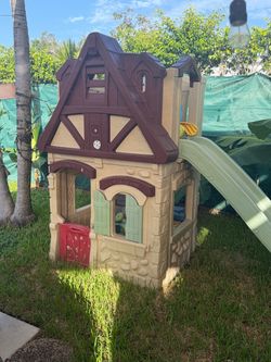 Play house with slide