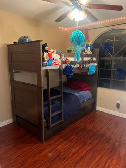 Twin on twin Bunkbed Set