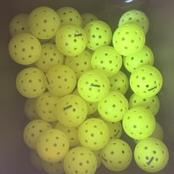 Franklin X pickleballs 50 Franklin Pickleballs (Optic Yellow) – Mostly New