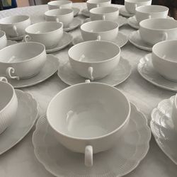 Set of 17 Kaiser Romantica White Porcelain Cream Soup Bowls & Saucers W. Germany