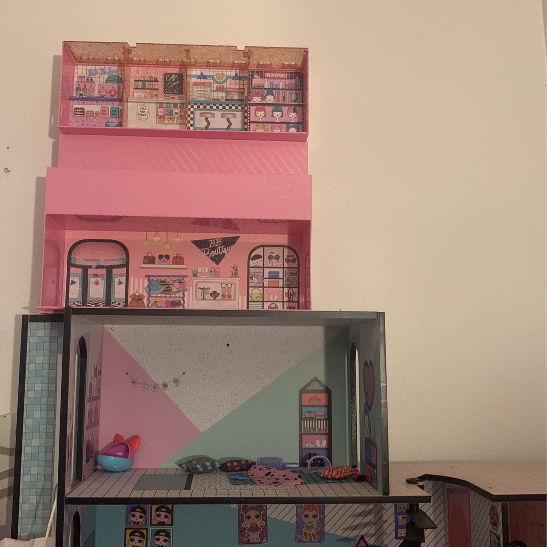 LOL DOLL HOUSE AND DISPLAY SET ADDED