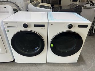 New washer and dryer scratch and dent