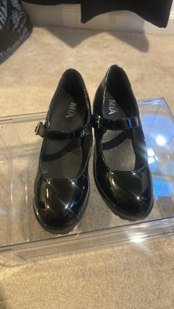 Girls shoe size 5 black patent leather