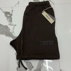 Essential short size M