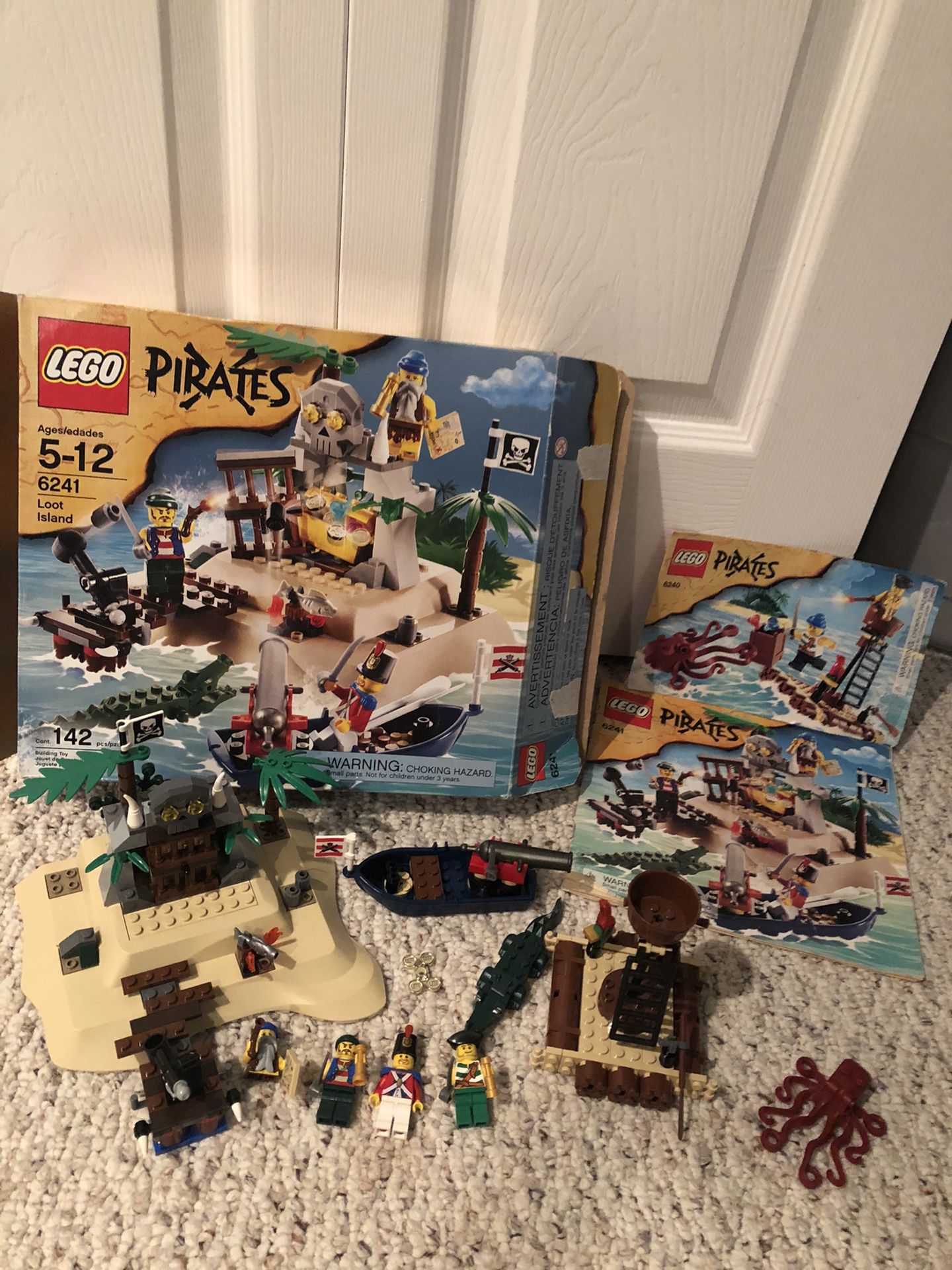 Lego PIRATES Loot Island and KRAKEN ATTACKIN' sets (2008)