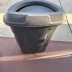 Toter trash can 35 gal