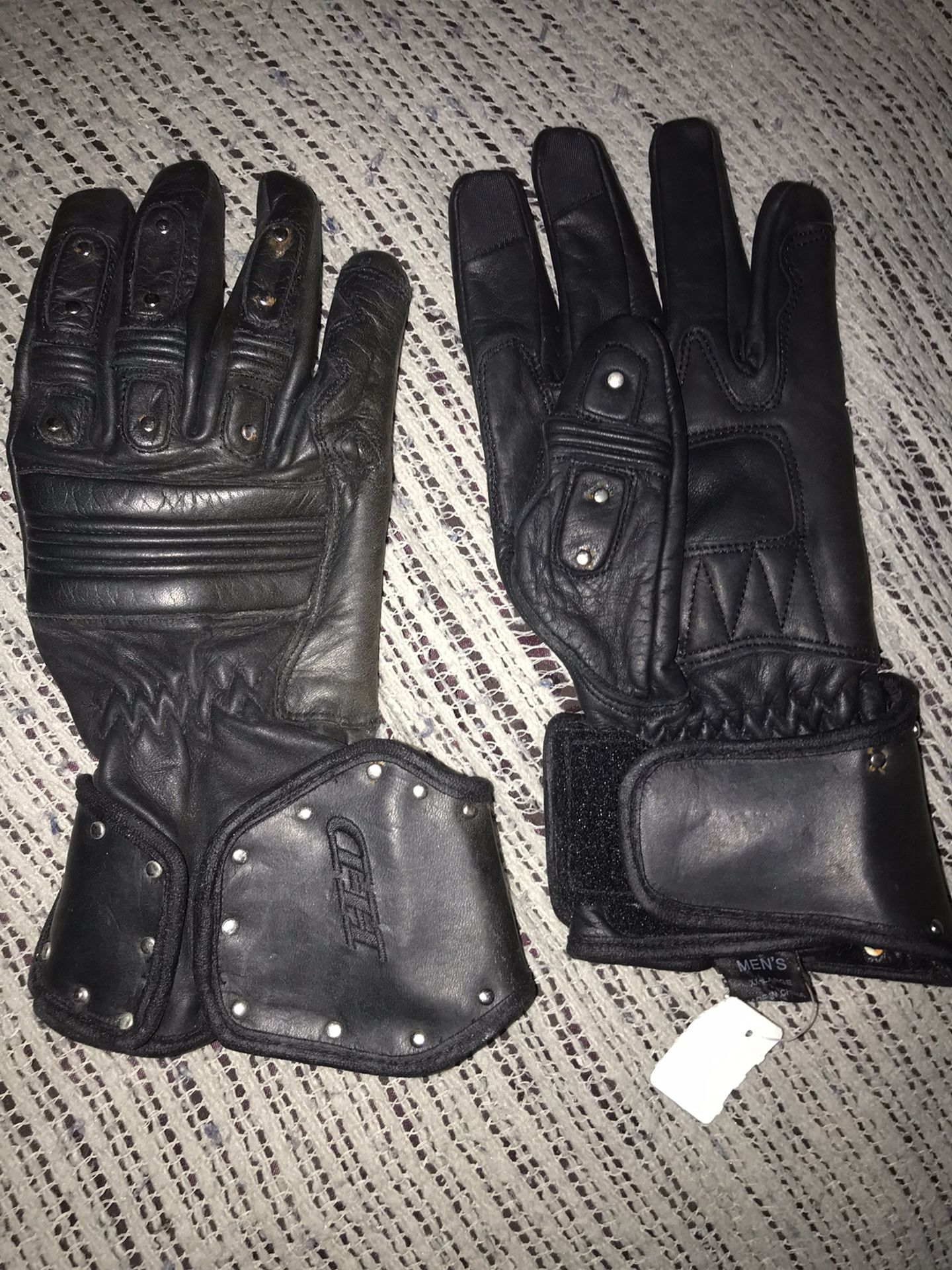 New heavy leather Harley Davidson large gloves only $50 firm