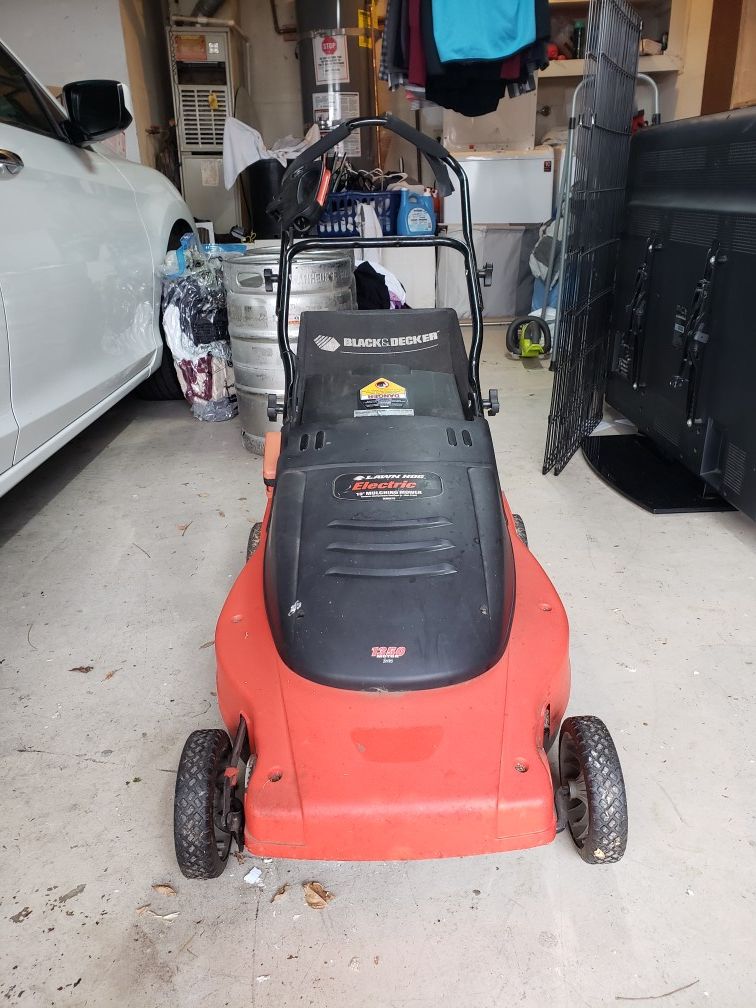 Black & Decker, MM875 Lawn Hog, Electric Lawn Mower for Sale in Moreno