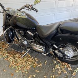 2003 1) Honda shadow 750 and 1) Yamaha VStar 1100 Honda shadow 750 and a Yamaha vstar 1100