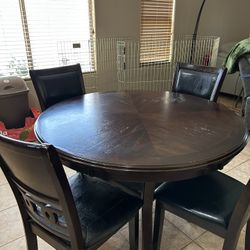 Dining Table with 4 Chairs No Rips Or Tears