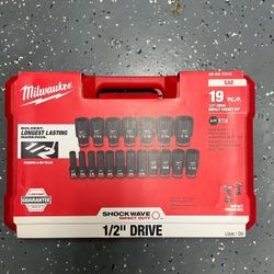 *New-In-Box* Milwaukee SAE 1/2 Inch Drive Impact Socket Set 19pt. Condition is New