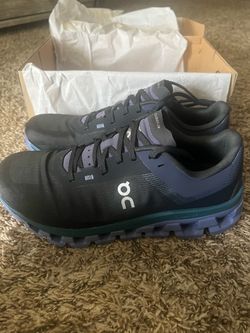 On Cloudflow Running Sneakers