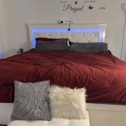 Beautiful white Crocodile print King Size Bedroom Set ( New Year Special )