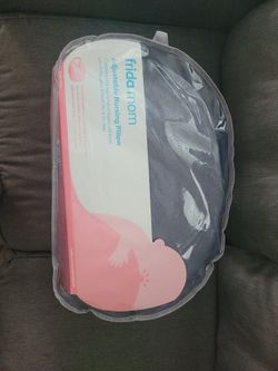 Frida Mom Adjustable Nursing Pillow in Grey