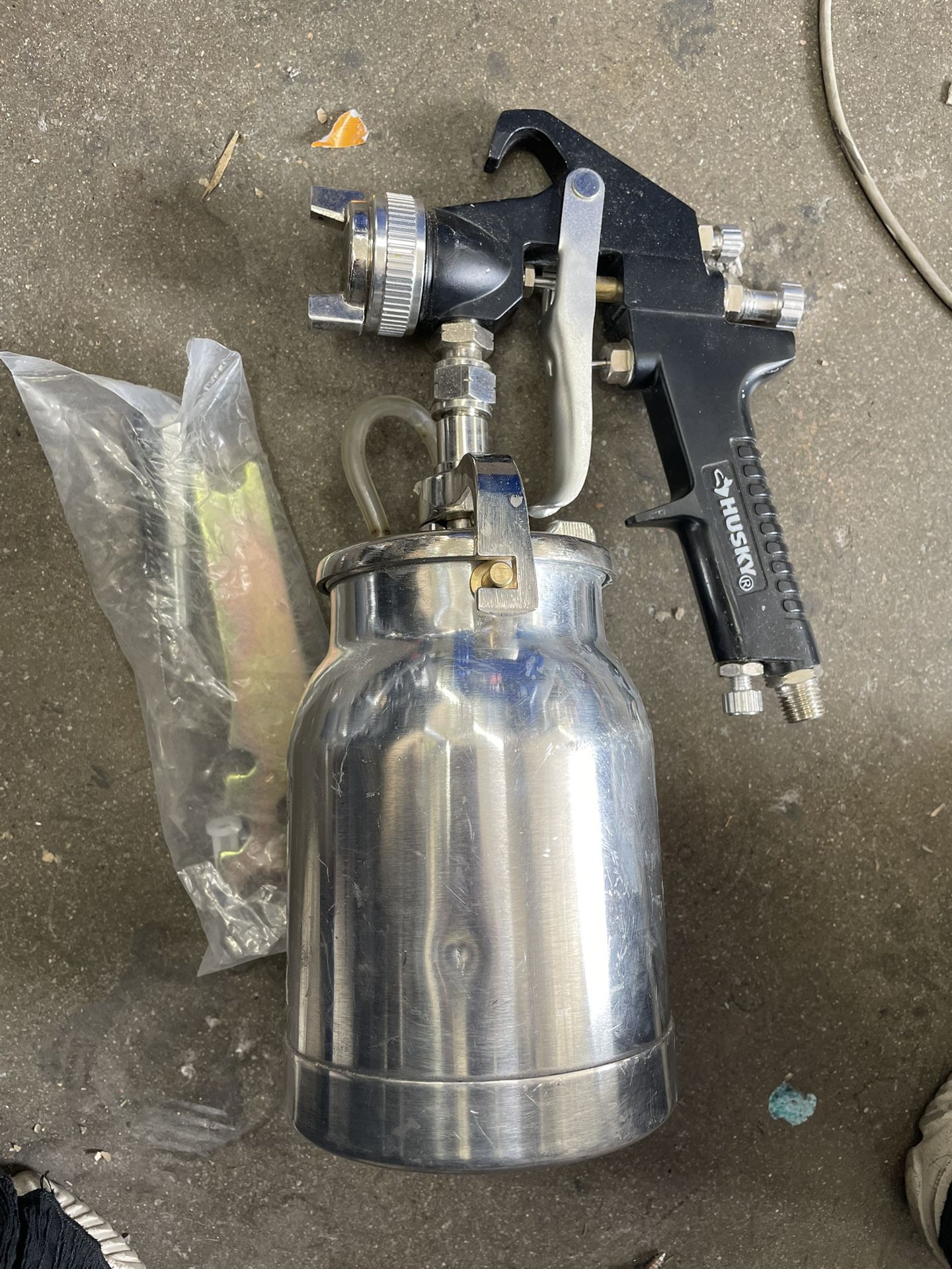 Husky Siphon Feed Spray Gun