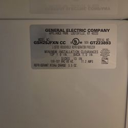 2011 GE Side By Side Refeidgerator