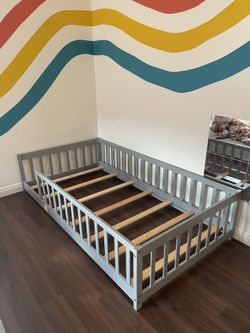 Pine Wood Floor Bed with Slats Fence & Door Easy Assembly Twin Size Bed Frame for Children Girls Boys