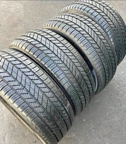 255 50 20 Bridgestone tires Con 80% de Vida Las 4