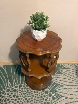 Vintage solid wood pedestal table