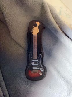 Fender Stratocaster Guitar Shaped Pin/Magnet
