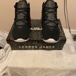 Nike LeBron 17 “Lackers  XVII