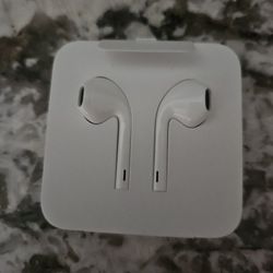 Apple Wired EarPods with Lightning Connector