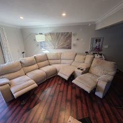 Sectional Sofa 

With 3 electric recliners, storage, cup holders and USB ports.

Good condition.
Pickup only in Brecksville. Thanks.