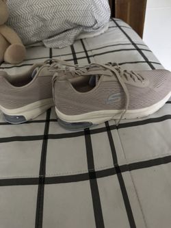 Tan and cream Skechers sneakers #Skechers #TanAndCream Size 8