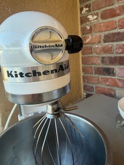 KitchenAid Model K5SS White 10 Speed Lift Stand Mixer W/ Attachments & Bowl 5qt