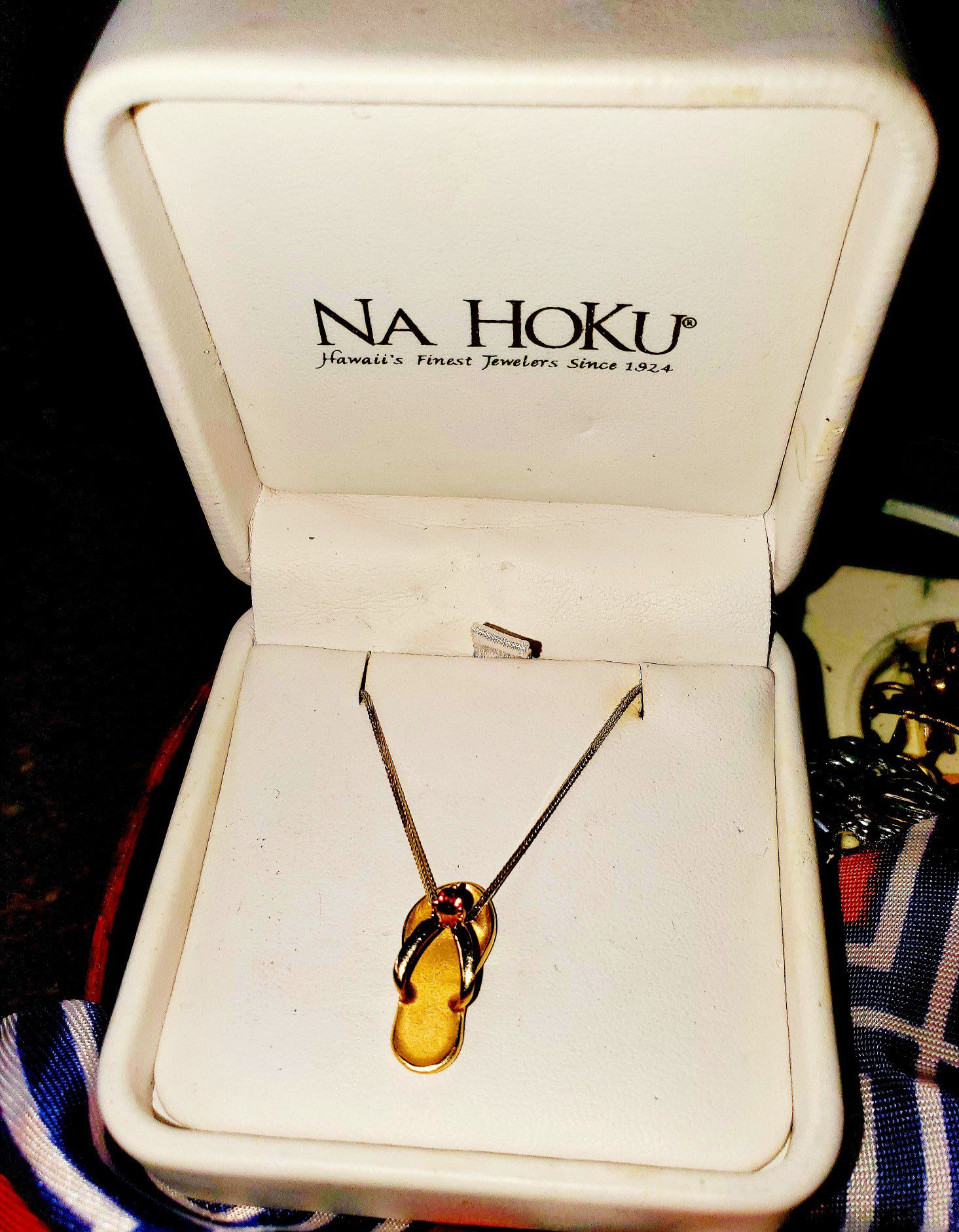 14kt Gold Vintage Na Hoku Sandal Pendant Necklace(New-Still in Box)